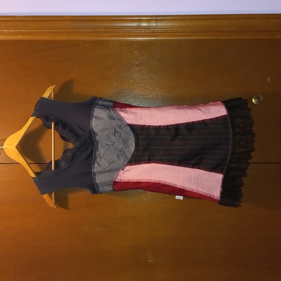 KOLLONTAI SIZE XS, BLACK & Red Tunic - Picture 8 of 16